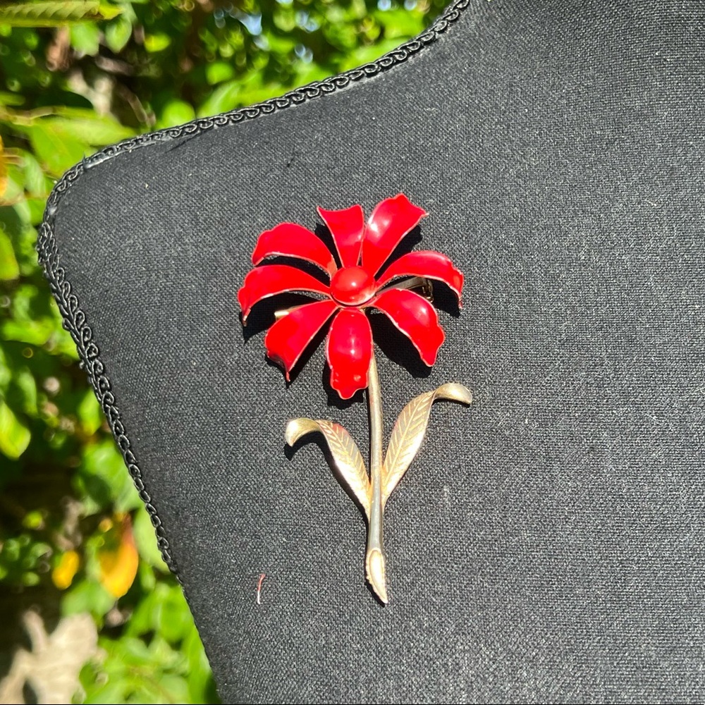 &  vintage Red & Gold Flower Pin gbrooch2